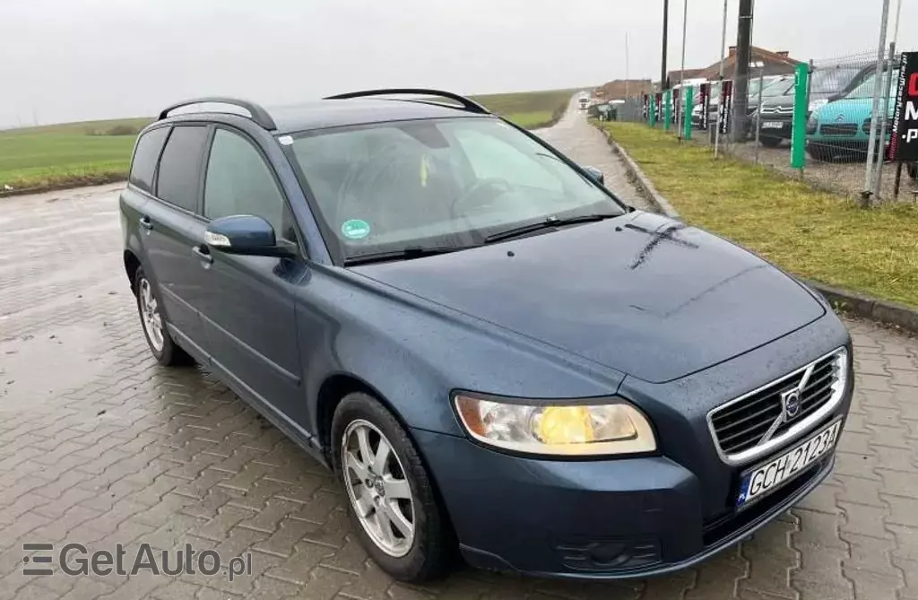 VOLVO V50 