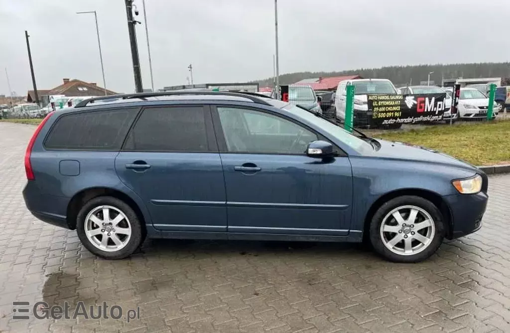VOLVO V50 