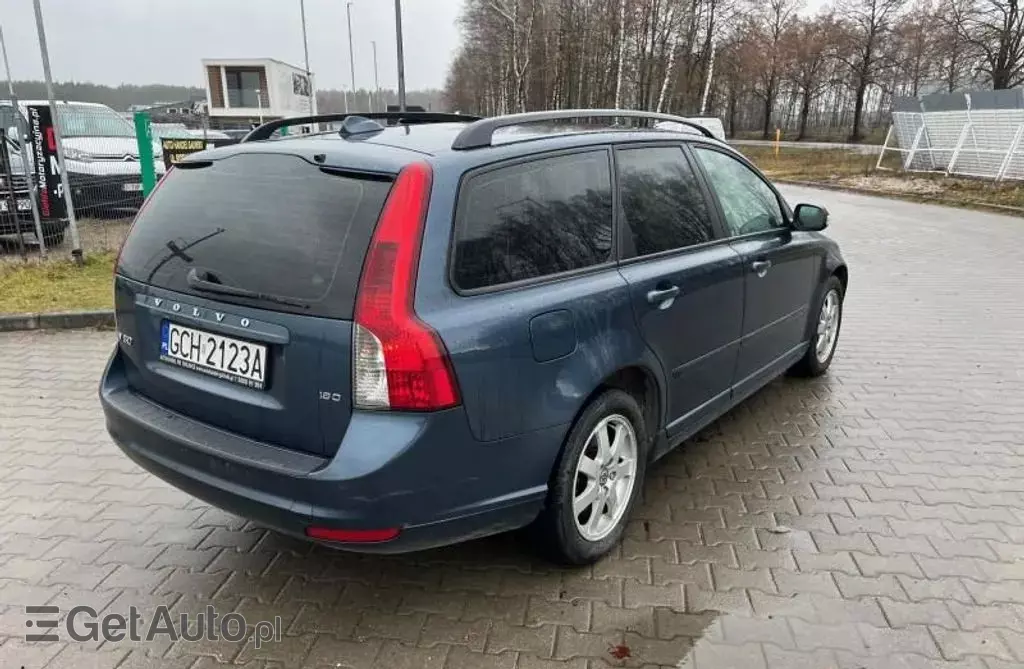 VOLVO V50 