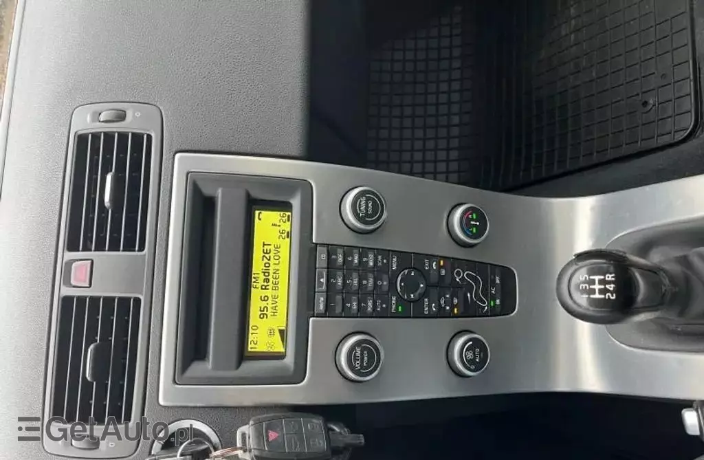 VOLVO V50 