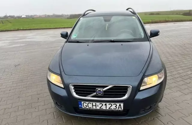 VOLVO V50 