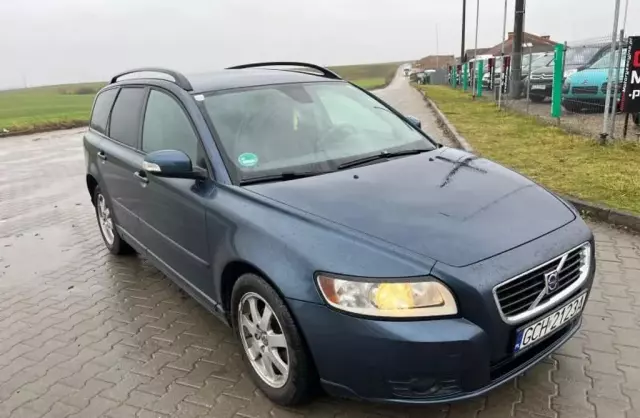 VOLVO V50 