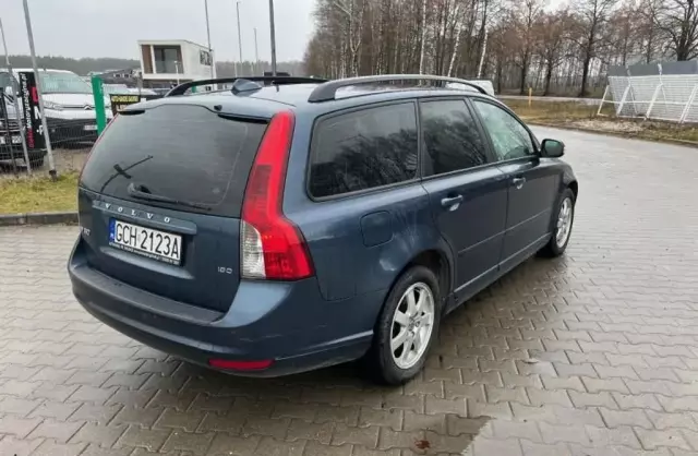 VOLVO V50 