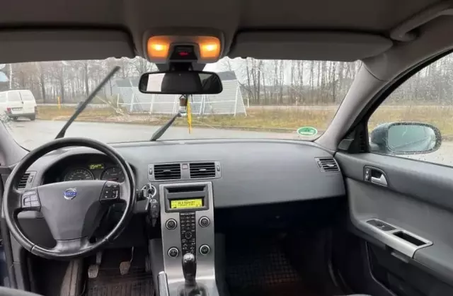 VOLVO V50 