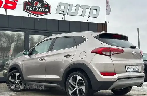 HYUNDAI Tucson 