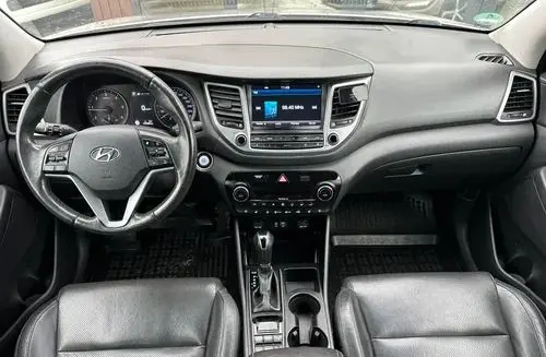 HYUNDAI Tucson 