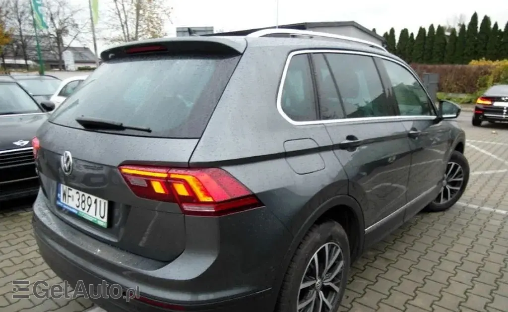 VOLKSWAGEN Tiguan 