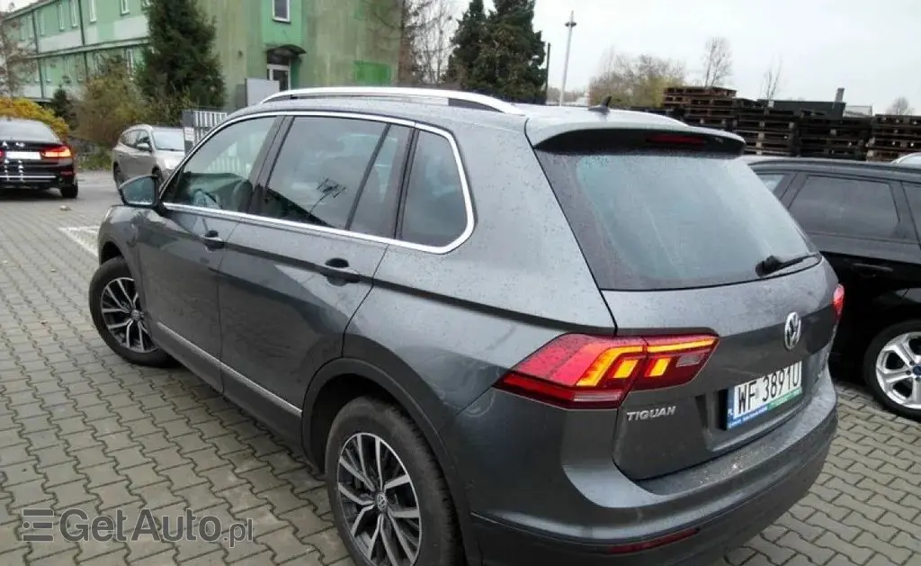 VOLKSWAGEN Tiguan 