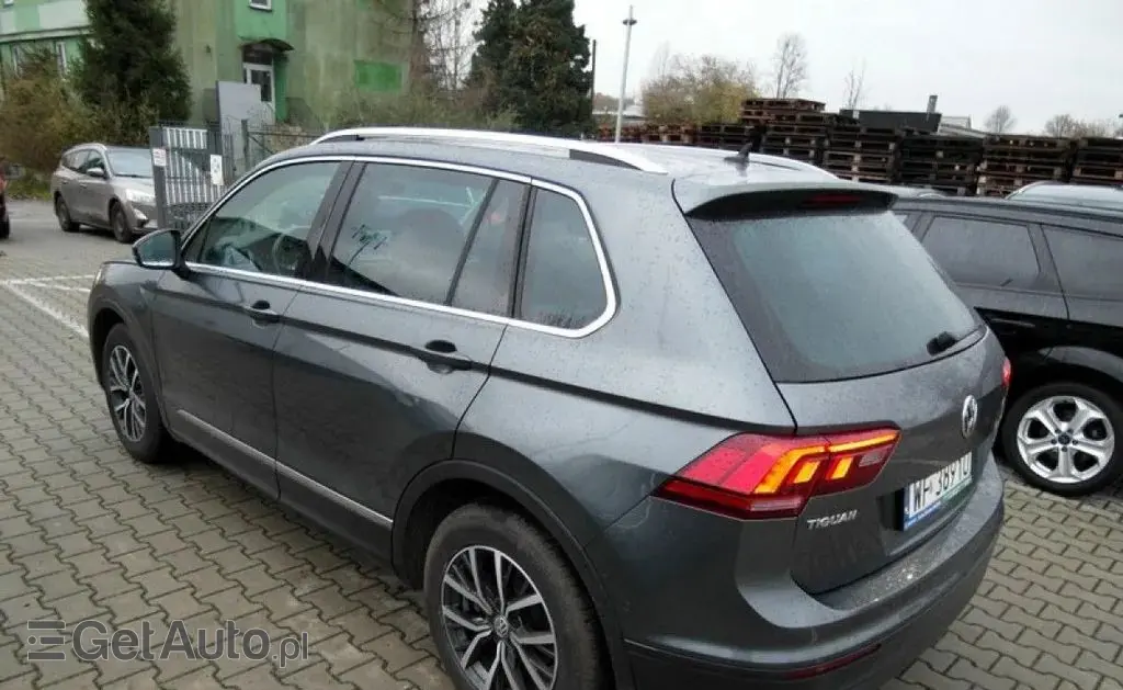 VOLKSWAGEN Tiguan 