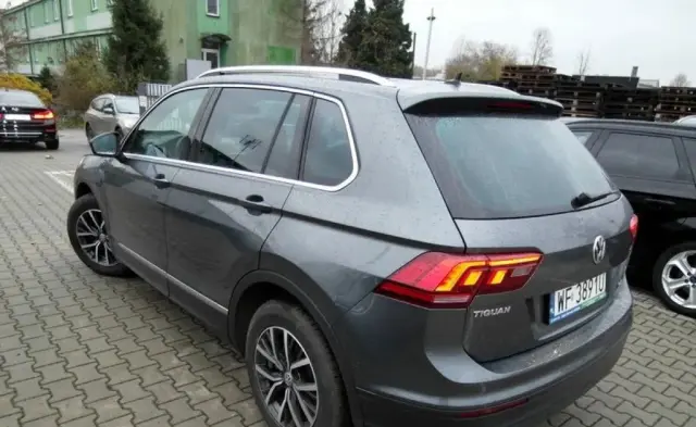 VOLKSWAGEN Tiguan 