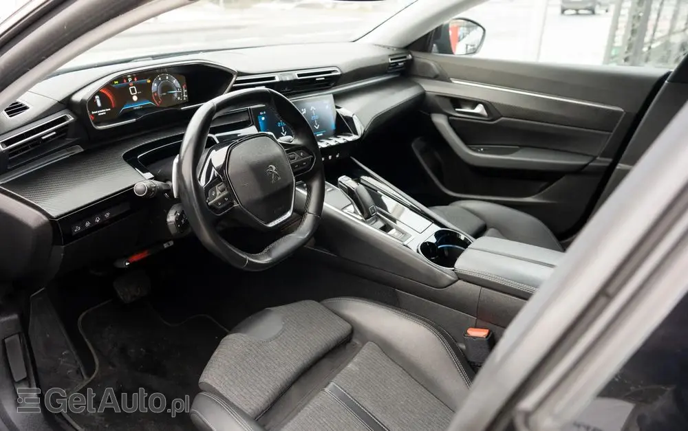 PEUGEOT 508 PureTech 180 EAT8 Allure Pack