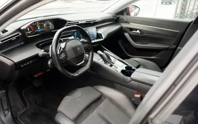 PEUGEOT 508 PureTech 180 EAT8 Allure Pack