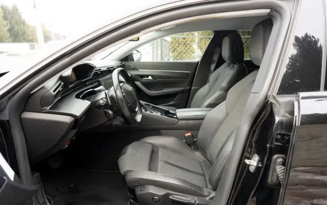 PEUGEOT 508 PureTech 180 EAT8 Allure Pack