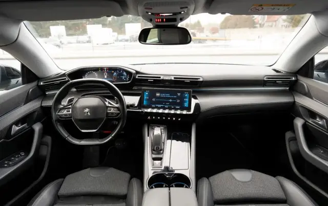 PEUGEOT 508 PureTech 180 EAT8 Allure Pack