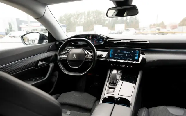 PEUGEOT 508 PureTech 180 EAT8 Allure Pack