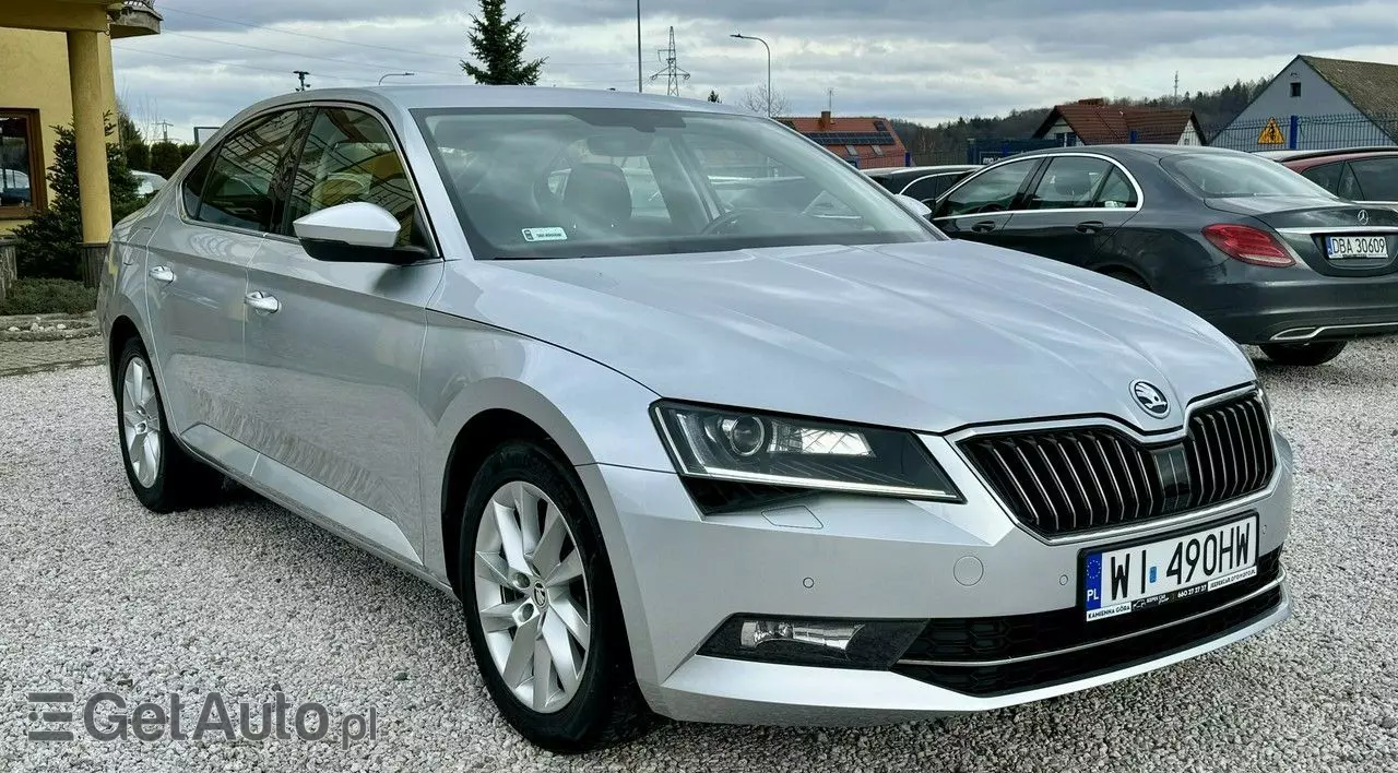 SKODA Superb 