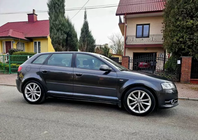 AUDI A3 2.0 TDI Sportback DPF S line Sportpaket (plus)