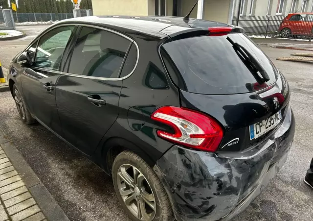 PEUGEOT 208 