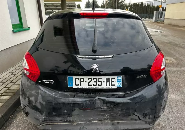 PEUGEOT 208 