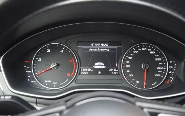 AUDI A4 Avant 2.0 TDI DPF S line Sportpaket