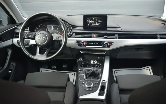 AUDI A4 Avant 2.0 TDI DPF S line Sportpaket