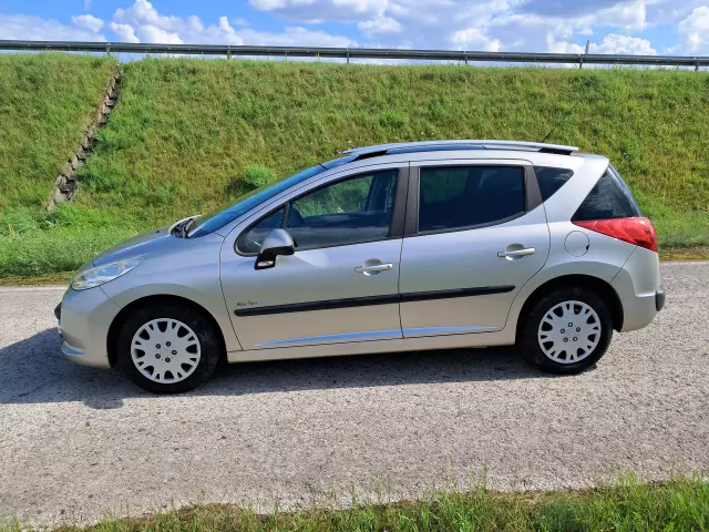 PEUGEOT 207 