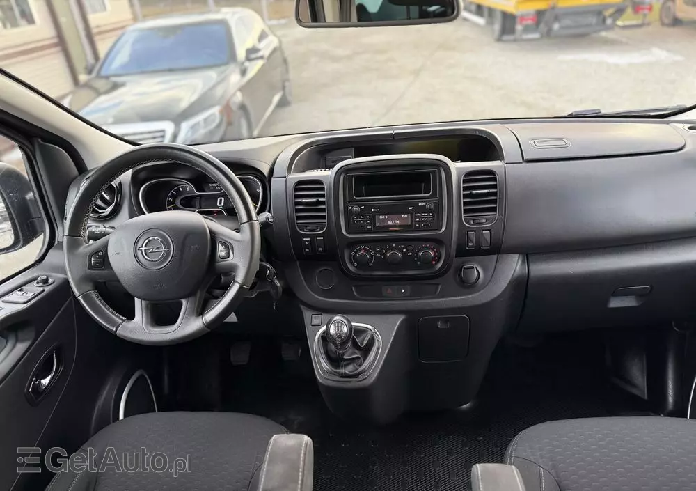 OPEL VIVARO 145KM/ Brygadówka 5 osób/rej.na 8/Klima/Tempomat/Kamera/Hak/fv Vat 23% 