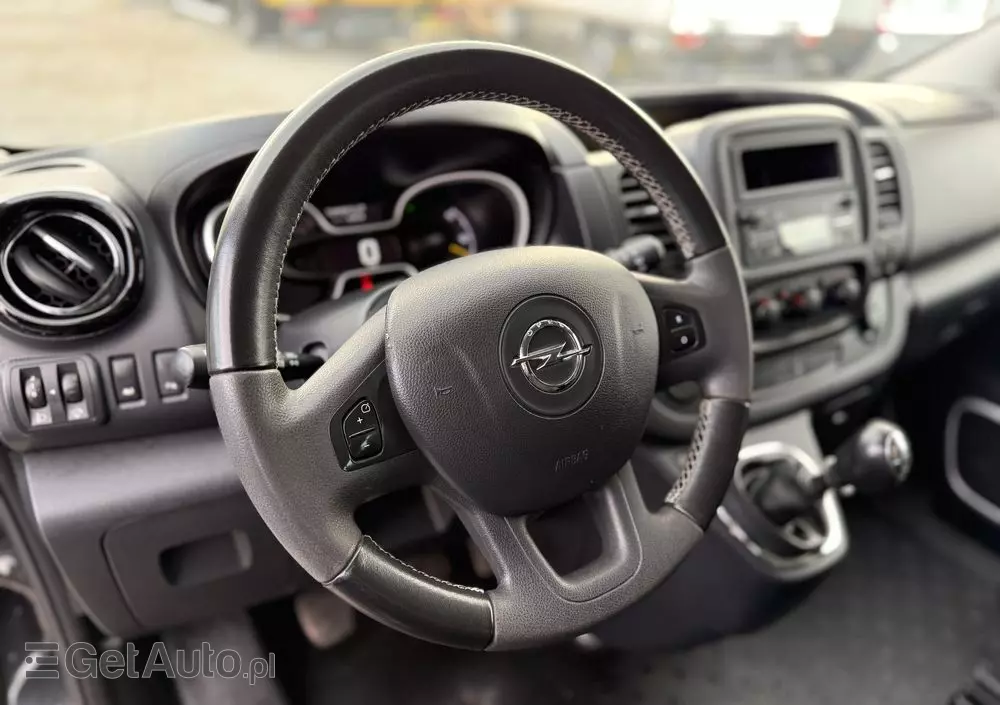 OPEL VIVARO 145KM/ Brygadówka 5 osób/rej.na 8/Klima/Tempomat/Kamera/Hak/fv Vat 23% 