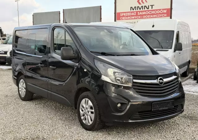 OPEL VIVARO 145KM/ Brygadówka 5 osób/rej.na 8/Klima/Tempomat/Kamera/Hak/fv Vat 23% 