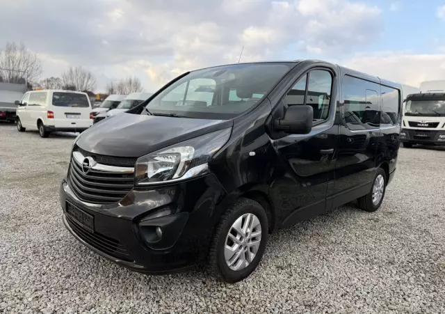 OPEL VIVARO 145KM/ Brygadówka 5 osób/rej.na 8/Klima/Tempomat/Kamera/Hak/fv Vat 23% 