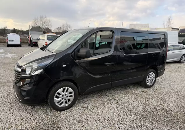 OPEL VIVARO 145KM/ Brygadówka 5 osób/rej.na 8/Klima/Tempomat/Kamera/Hak/fv Vat 23% 
