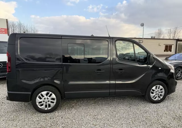 OPEL VIVARO 145KM/ Brygadówka 5 osób/rej.na 8/Klima/Tempomat/Kamera/Hak/fv Vat 23% 