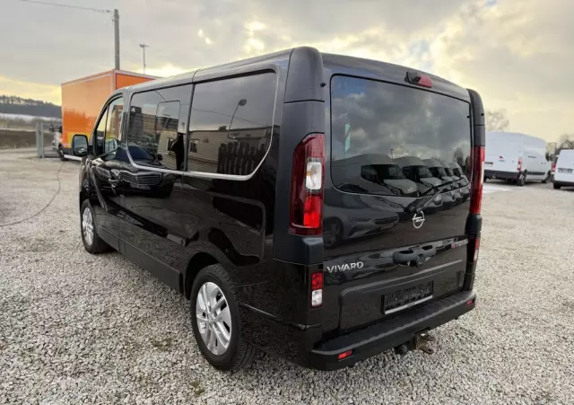 OPEL VIVARO 145KM/ Brygadówka 5 osób/rej.na 8/Klima/Tempomat/Kamera/Hak/fv Vat 23% 