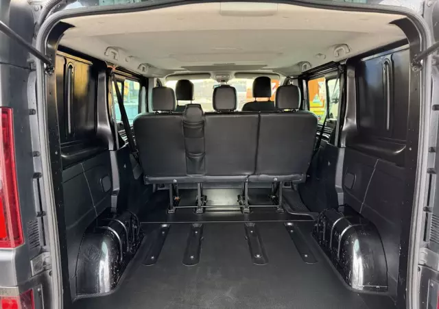 OPEL VIVARO 145KM/ Brygadówka 5 osób/rej.na 8/Klima/Tempomat/Kamera/Hak/fv Vat 23% 