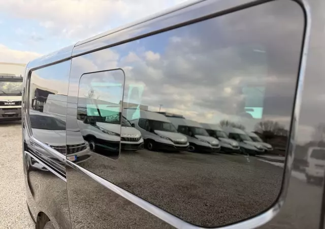 OPEL VIVARO 145KM/ Brygadówka 5 osób/rej.na 8/Klima/Tempomat/Kamera/Hak/fv Vat 23% 