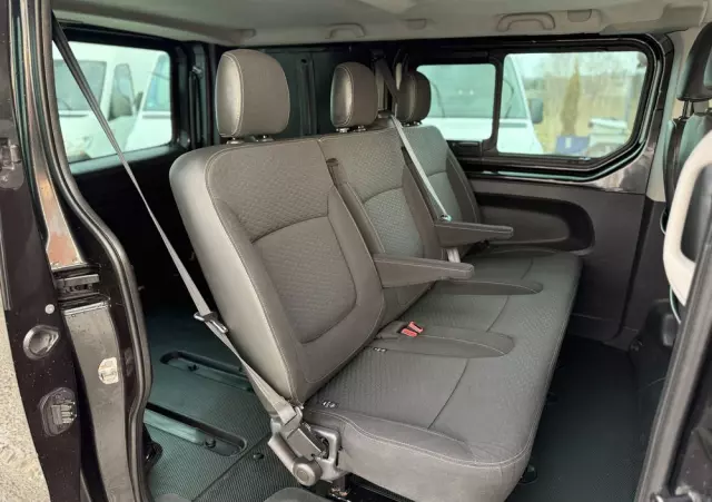 OPEL VIVARO 145KM/ Brygadówka 5 osób/rej.na 8/Klima/Tempomat/Kamera/Hak/fv Vat 23% 