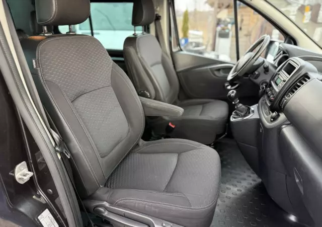 OPEL VIVARO 145KM/ Brygadówka 5 osób/rej.na 8/Klima/Tempomat/Kamera/Hak/fv Vat 23% 