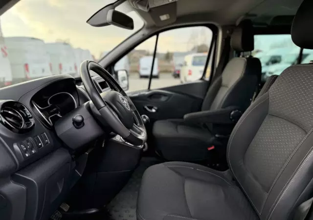 OPEL VIVARO 145KM/ Brygadówka 5 osób/rej.na 8/Klima/Tempomat/Kamera/Hak/fv Vat 23% 