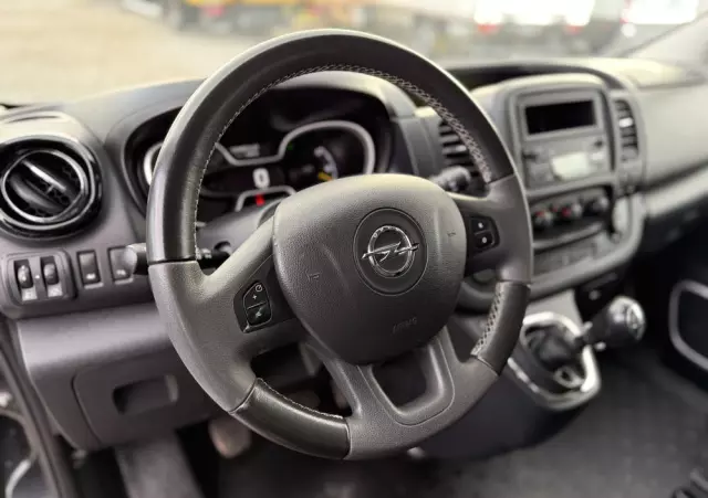 OPEL VIVARO 145KM/ Brygadówka 5 osób/rej.na 8/Klima/Tempomat/Kamera/Hak/fv Vat 23% 