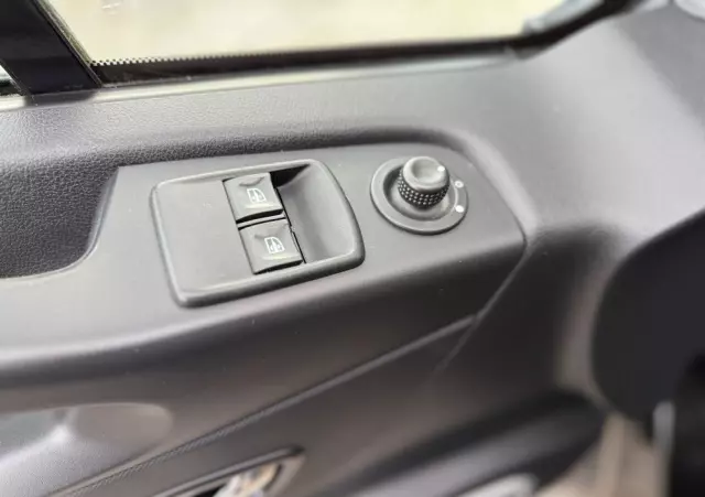 OPEL VIVARO 145KM/ Brygadówka 5 osób/rej.na 8/Klima/Tempomat/Kamera/Hak/fv Vat 23% 