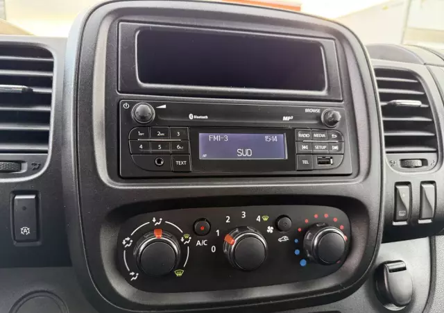 OPEL VIVARO 145KM/ Brygadówka 5 osób/rej.na 8/Klima/Tempomat/Kamera/Hak/fv Vat 23% 