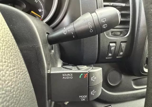 OPEL VIVARO 145KM/ Brygadówka 5 osób/rej.na 8/Klima/Tempomat/Kamera/Hak/fv Vat 23% 