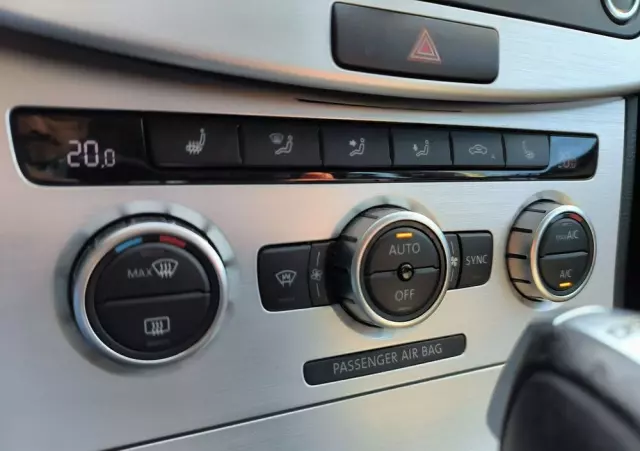 VOLKSWAGEN Passat CC 