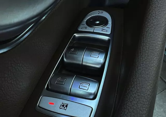 MERCEDES-BENZ Klasa E 220 d Business Edition 9G-TRONIC