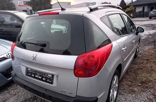 PEUGEOT 207 