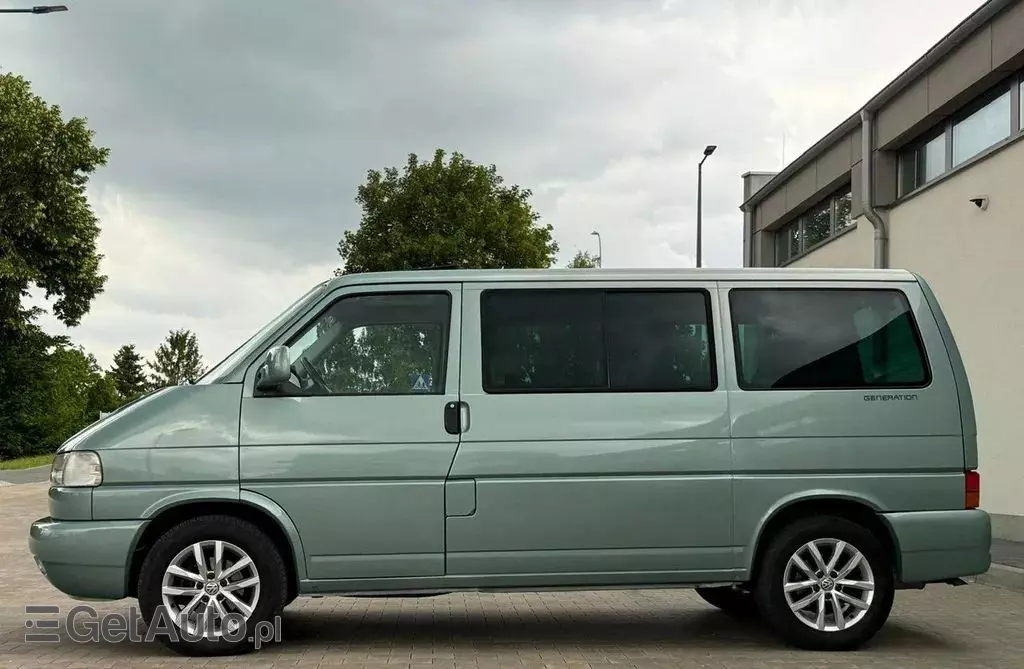VOLKSWAGEN Multivan 