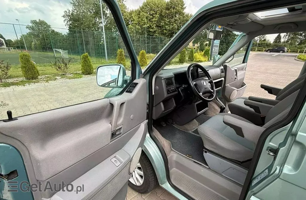 VOLKSWAGEN Multivan 