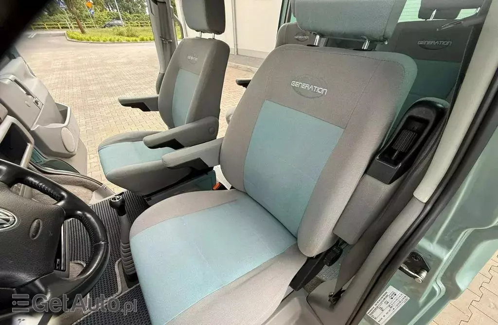 VOLKSWAGEN Multivan 