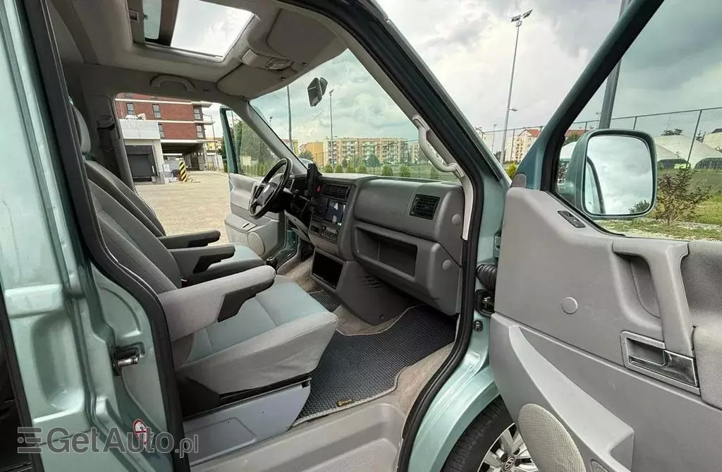VOLKSWAGEN Multivan 