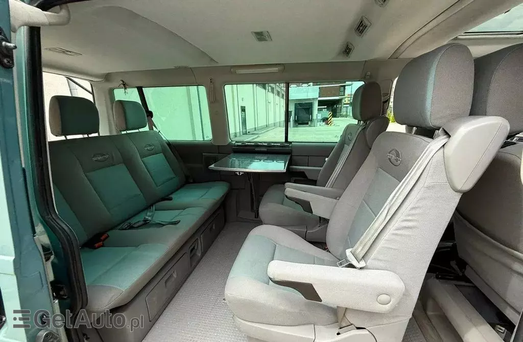 VOLKSWAGEN Multivan 